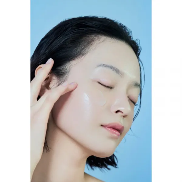 SKIN1004 Madagascar Centella Hyalu-Cica Sleeping Pack zdokonaľujúca a hydratačná maska na noc pre vypnutie pleti 30 ml