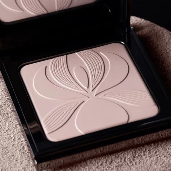 Sisley Blur Expert rozjasňujúci púder s vyhladzujúcim efektom odtieň 0 Light 11 g