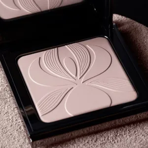 Sisley Blur Expert rozjasňujúci púder s vyhladzujúcim efektom odtieň 0 Light 11 g