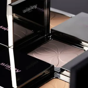 Sisley Blur Expert rozjasňujúci púder s vyhladzujúcim efektom odtieň 0 Light 11 g