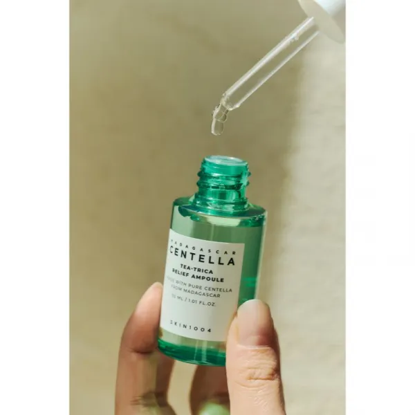 SKIN1004 Madagascar Centella Tea-Trica Relief Ampoule upokojujúce pleťové sérum pre problematickú pleť, akné 30 ml
