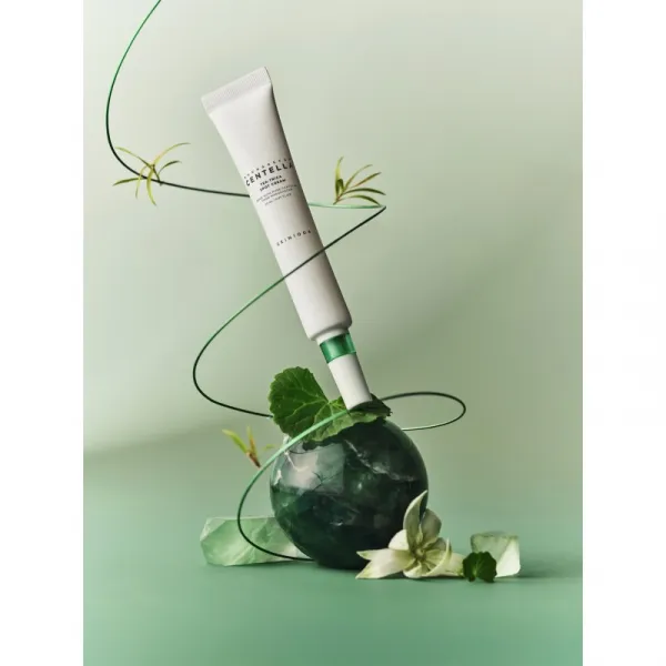 SKIN1004 Madagascar Centella Tea-Trica Spot Cream lokálna starostlivosť proti akné s upokojujúcim účinkom 20 ml