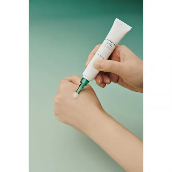 SKIN1004 Madagascar Centella Tea-Trica Spot Cream lokálna starostlivosť proti akné s upokojujúcim účinkom 20 ml