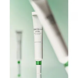 SKIN1004 Madagascar Centella Tea-Trica Spot Cream lokálna starostlivosť proti akné s upokojujúcim účinkom 20 ml