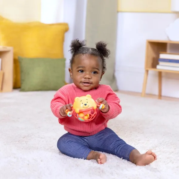 Bright Starts Winnie the Pooh Jingle & Shake Oball hrkálka 0m+ 1 ks