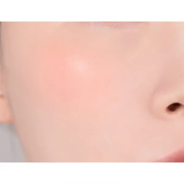 Banila Co. Romantic Blush multifunkčné líčidlo na pery a tvár pre dokonalý vzhľad odtieň 12 Peach Mousse 3.7 g