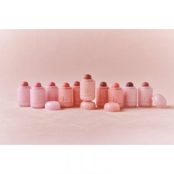 Banila Co. Romantic Blush multifunkčné líčidlo na pery a tvár pre dokonalý vzhľad odtieň 12 Peach Mousse 3.7 g