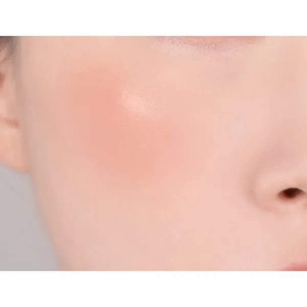 Banila Co. Romantic Blush multifunkčné líčidlo na pery a tvár pre dokonalý vzhľad odtieň 17 Baby Bean 3.7 g