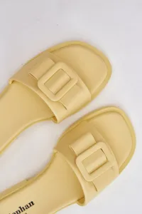 Dámske žlté šľapky s prackou