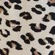 Splývavé nohavice s vysokým pružným pásom a leoparďou potlačou