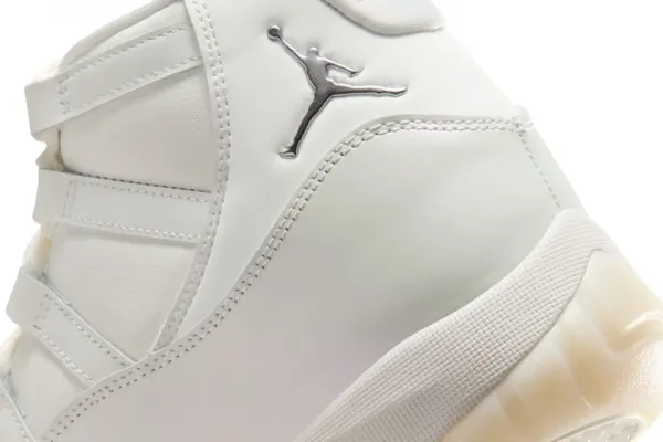 Jordan Brand Air Jordan 11 Wmns “Pearl Grey” (AR0715-110)