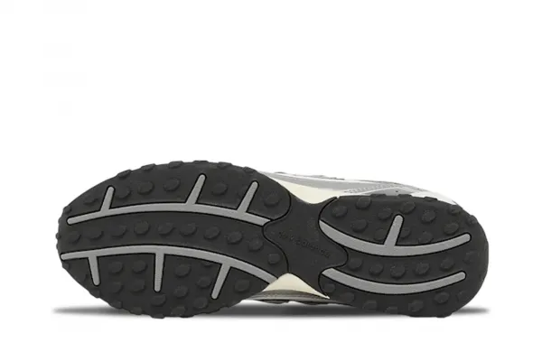 New Balance 204L "Black" (U204LSWD)