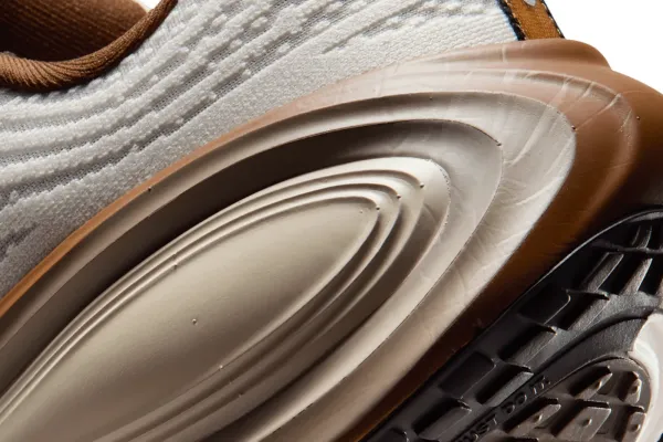 Nike Vomero Plus "Sail" (IO4482-100)