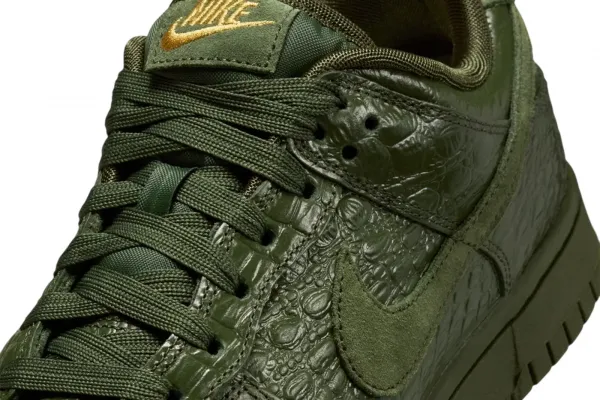 Nike Dunk Low Wmns "Carbon Green" (HV4388-300)