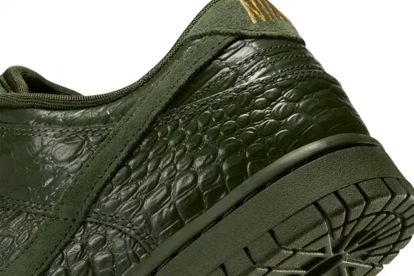 Nike Dunk Low Wmns "Carbon Green" (HV4388-300)