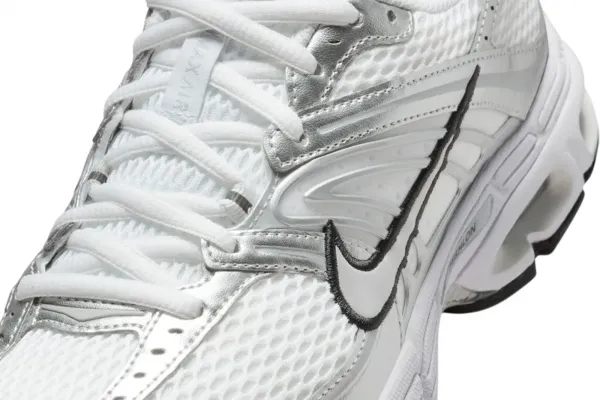 Nike Air Max Moto 2K Wmns "White" (HQ2056-103)