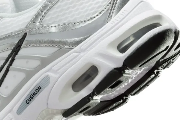 Nike Air Max Moto 2K Wmns "White" (HQ2056-103)