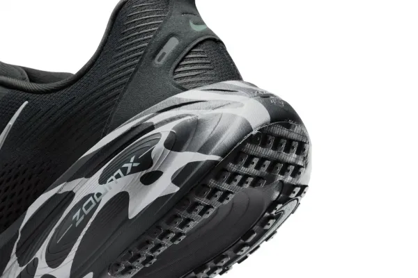 Nike Vomero 18 "Anthracite" (IM6010-060)