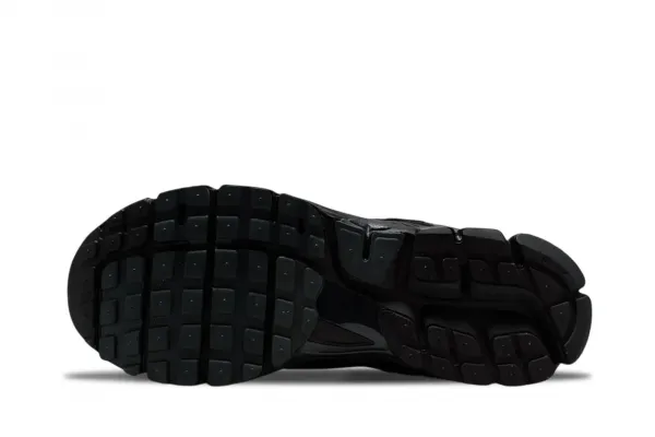 Nike Zoom Vomero 5 "Black" (IM6597-001)