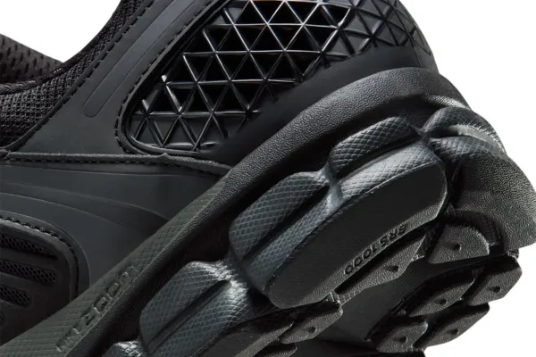 Nike Zoom Vomero 5 "Black" (IM6597-001)