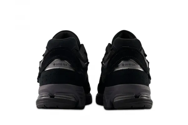 New Balance 2002R Gore-Tex Protection Pack "Black Magnet" (U20023MB)