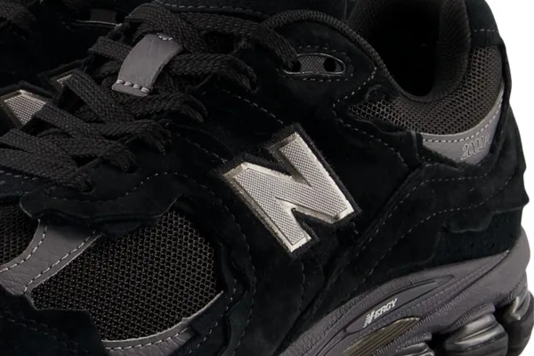 New Balance 2002R Gore-Tex Protection Pack "Black Magnet" (U20023MB)