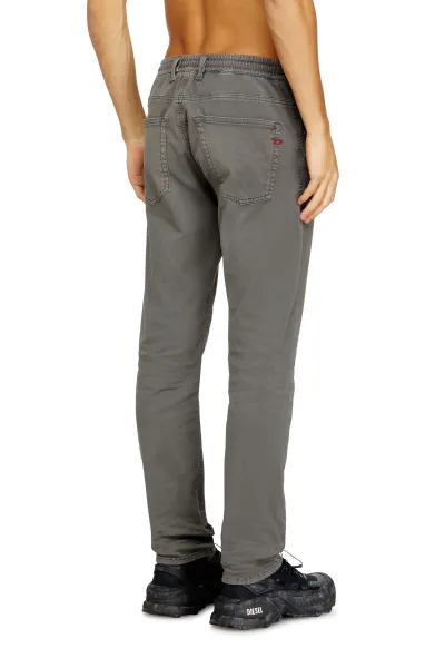 Džínsy Diesel 2032 D-Krooley-B Jogg Sweat Jeans Steeple Gray