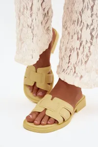 Dámske žlté šľapky Lorania