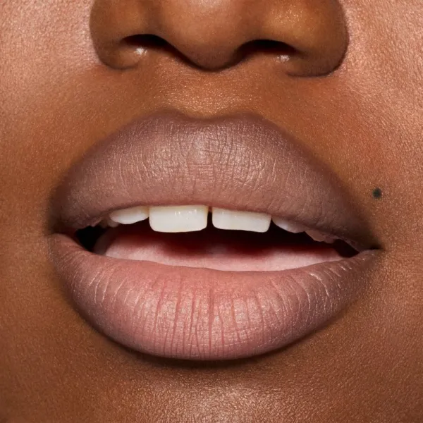 MAC Cosmetics Powder Kiss Lip + Cheek Mousse multifunkčné líčidlo na pery a tvár odtieň Warm Hug 5 ml