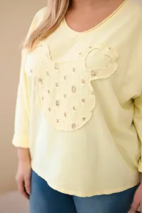 Žltá plus size blúzka s V-výstrihom