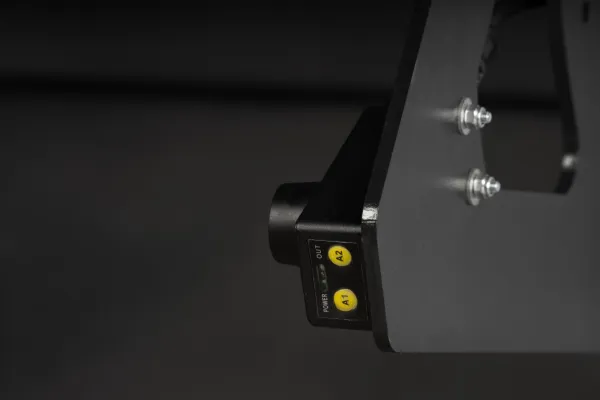 INVENTO VB 510SP – plnoautomatická vyvažovačka kolies s pneumatickým upínaním, laserom a sonarom