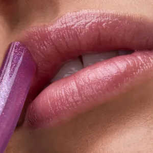 Catrice Jelly Spark Lip Balm tónujúci balzam na pery pre trblietavý lesk odtieň 010 Shimmer Flex 2.5 g