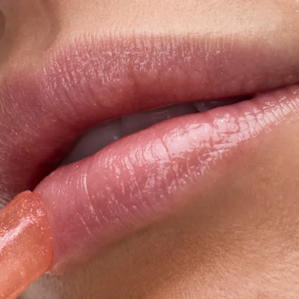 Catrice Jelly Spark Lip Balm tónujúci balzam na pery pre trblietavý lesk odtieň 030 Glitter BAE 2.5 g