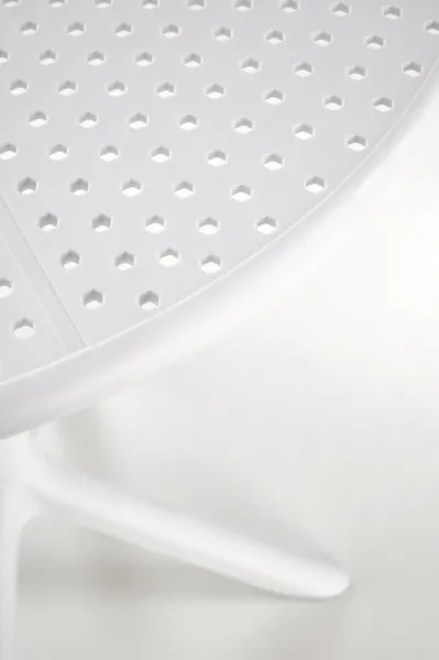 HALMAR Okrúhly stôl CALVO biely, plast, priemer 60 cm