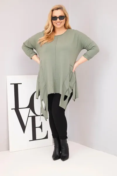 Plus size dámska blúzka s asymetrickým lemom