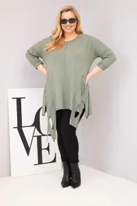 Plus size dámska blúzka s asymetrickým lemom