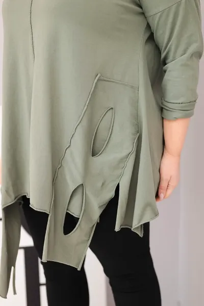 Plus size dámska blúzka s asymetrickým lemom