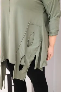 Plus size dámska blúzka s asymetrickým lemom