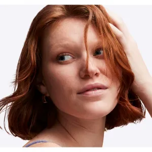MAC Cosmetics Studio Radiance Face and Body Radiant Sheer Foundation ľahký make-up na tvár a telo odtieň W2 50 ml
