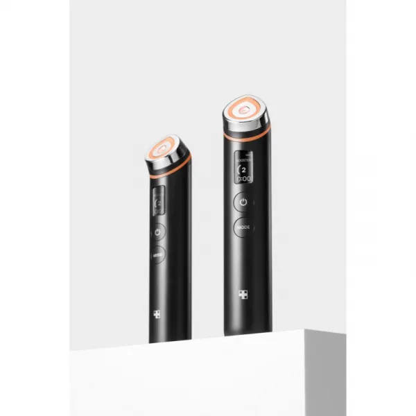 medicube Age-R Booster Pro multifunkčný prístroj na regeneráciu a výživu pleti farba Black 155 g
