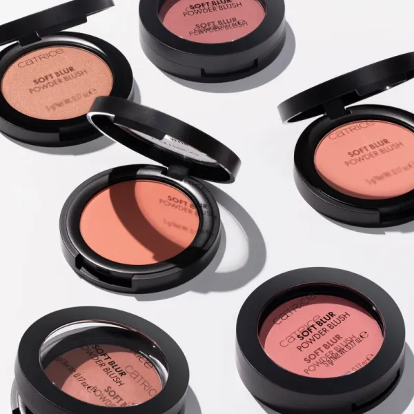 Catrice Soft Blur Powder Brush púdrová lícenka s matným efektom odtieň 030 Cinnamon Sugar 5 g