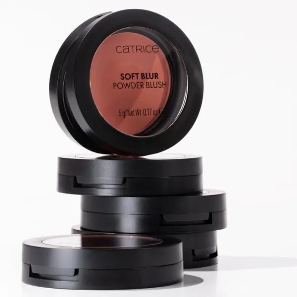 Catrice Soft Blur Powder Brush púdrová lícenka s matným efektom odtieň 020 Coral Cloud 5 g
