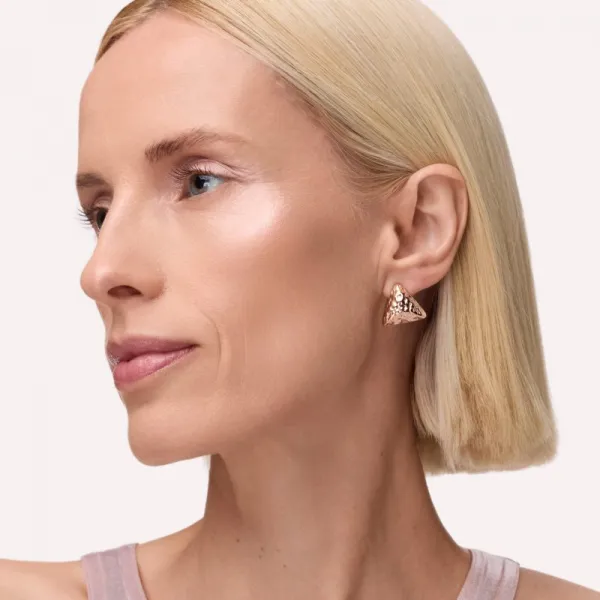 Catrice More Than Glow Liquid Highlighter tekutý rozjasňovač odtieň 020 Dewy Rose 10.5 ml