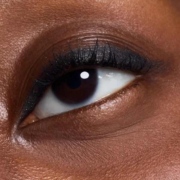 Catrice Jewel Glide Effect Eye Pencil vodeodolná ceruzka na oči pre trblietavý lesk odtieň 010 Black Diamond 1.5 g