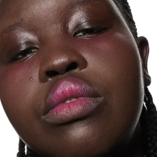 MAC Cosmetics Powder Kiss Lip + Cheek Mousse multifunkčné líčidlo na pery a tvár odtieň Billion $ Smile 5 ml