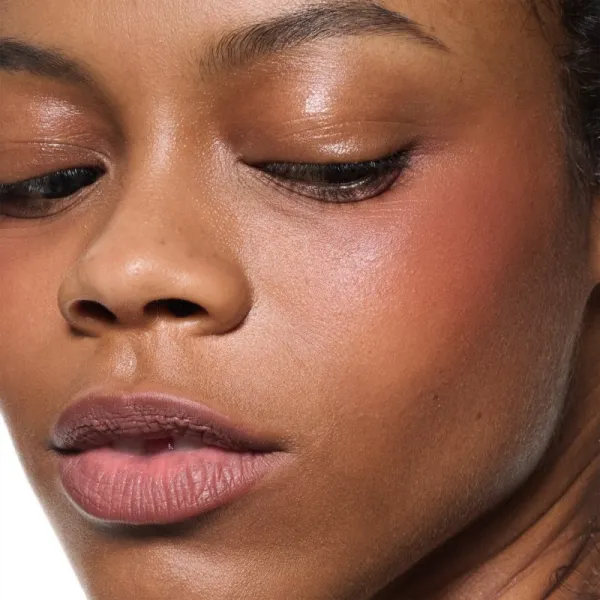 MAC Cosmetics Powder Kiss Lip + Cheek Mousse multifunkčné líčidlo na pery a tvár odtieň Over The Taupe 5 ml
