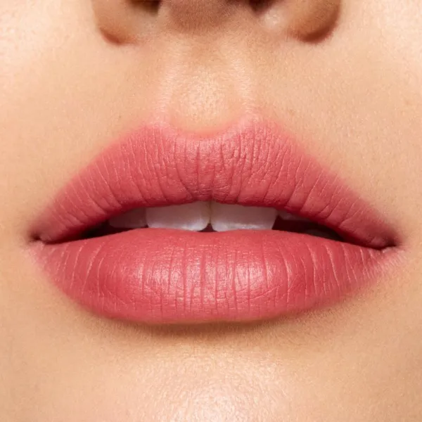 MAC Cosmetics Powder Kiss Hazy Matte matný rúž odtieň Dubonnet Buzz 3.5 g