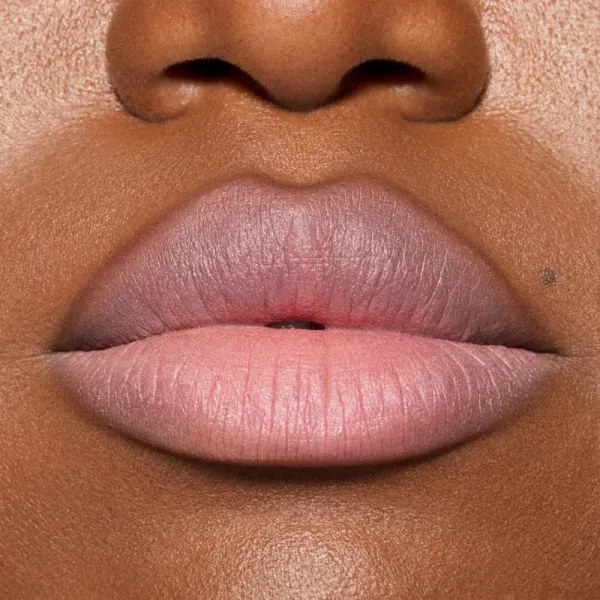 MAC Cosmetics Powder Kiss Lip + Cheek Mousse multifunkčné líčidlo na pery a tvár odtieň Velvet Teddy 5 ml