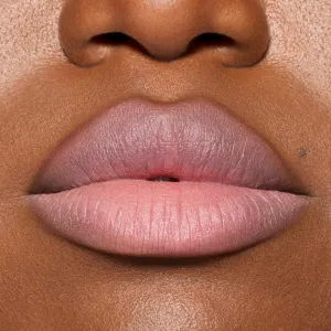 MAC Cosmetics Powder Kiss Lip + Cheek Mousse multifunkčné líčidlo na pery a tvár odtieň Velvet Teddy 5 ml