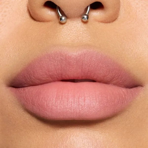 MAC Cosmetics Powder Kiss Lip + Cheek Mousse multifunkčné líčidlo na pery a tvár odtieň Velvet Teddy 5 ml